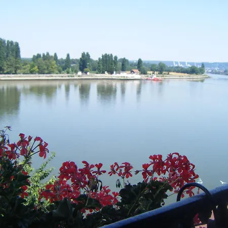 Hotel Logis - Hôtel&restaurant Le Bellevue La Bouille