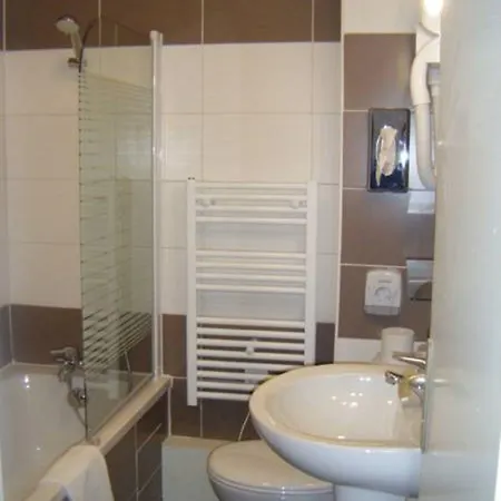 Hotel Logis - Hôtel&restaurant Le Bellevue