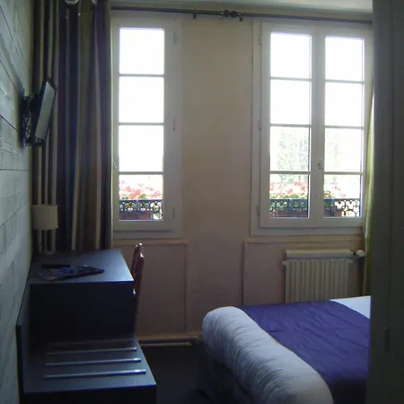 Hotel Logis - Hôtel&restaurant Le Bellevue 2*